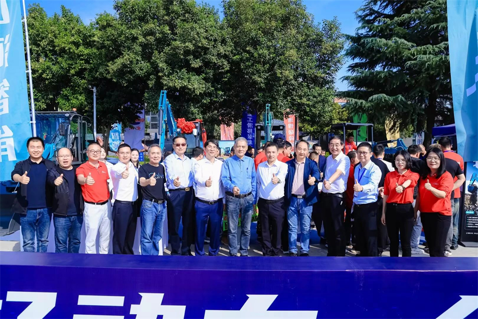 展现“掘”对实力！k1体育
亮相2024微挖大会暨小型设备大会