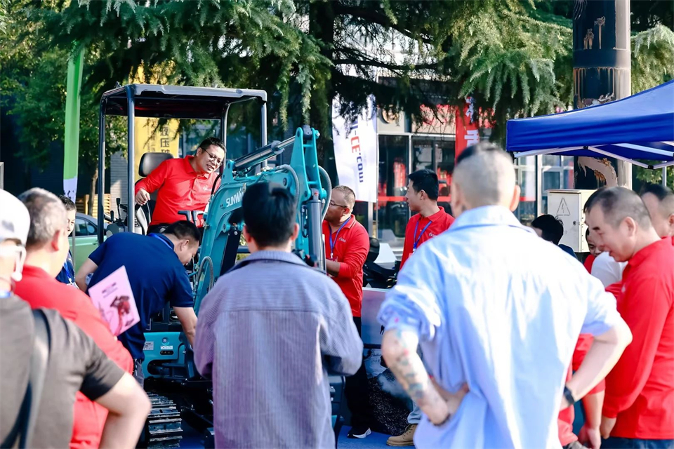 展现“掘”对实力！k1体育
亮相2024微挖大会暨小型设备大会