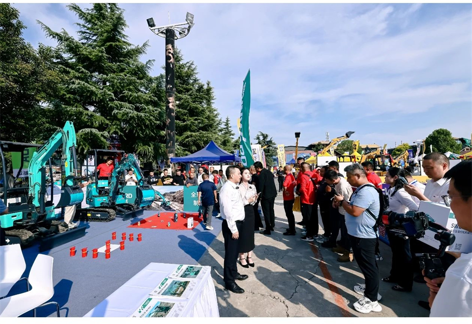 展现“掘”对实力！k1体育
亮相2024微挖大会暨小型设备大会