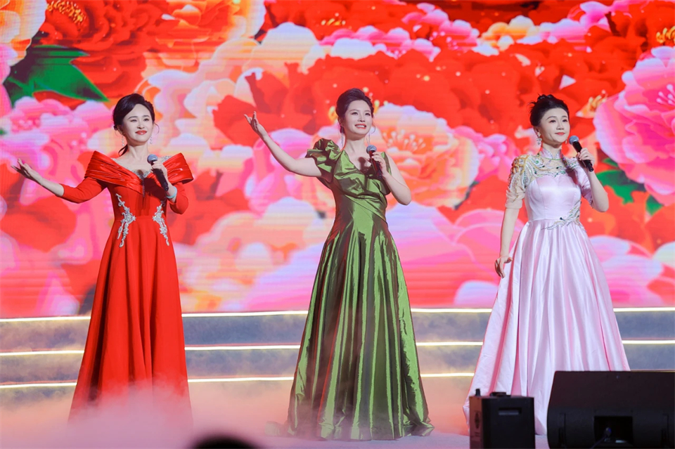 创新引领价值 理想成就未来——庆祝k1体育
成立25周年表彰大会暨文艺晚会隆重举行