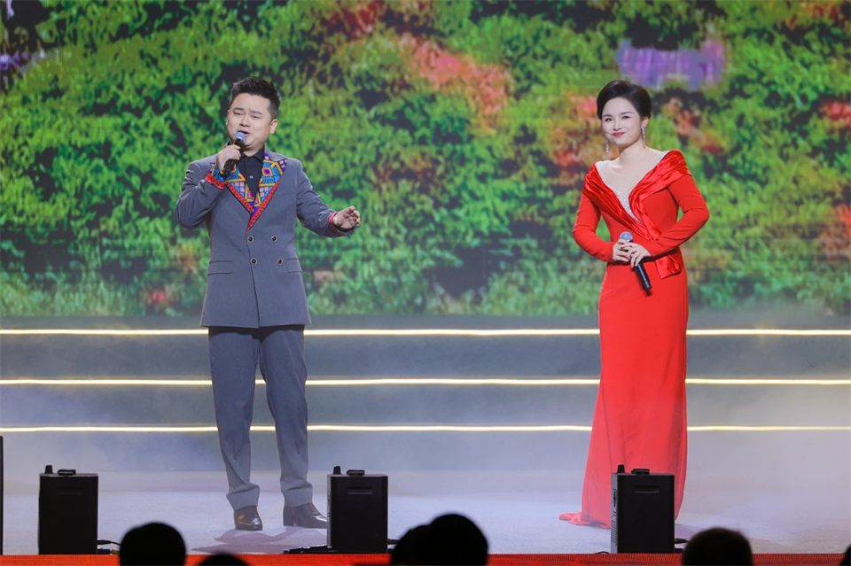 创新引领价值 理想成就未来——庆祝k1体育
成立25周年表彰大会暨文艺晚会隆重举行