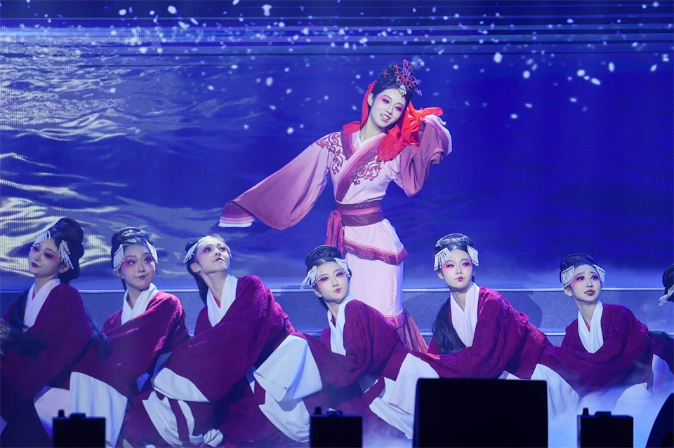 创新引领价值 理想成就未来——庆祝k1体育
成立25周年表彰大会暨文艺晚会隆重举行