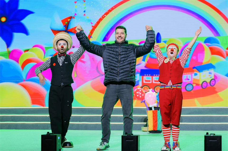 创新引领价值 理想成就未来——庆祝k1体育
成立25周年表彰大会暨文艺晚会隆重举行