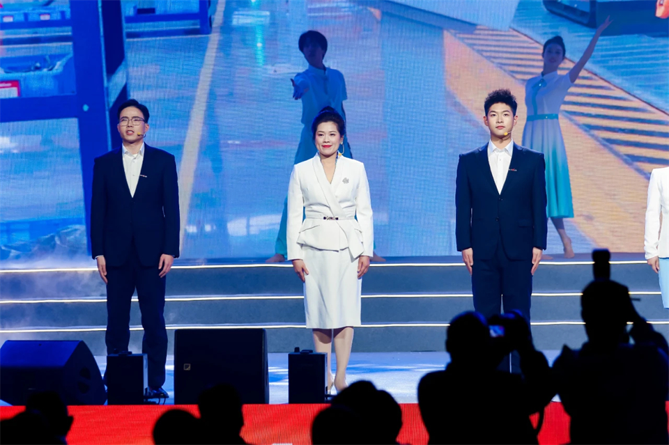 创新引领价值 理想成就未来——庆祝k1体育
成立25周年表彰大会暨文艺晚会隆重举行