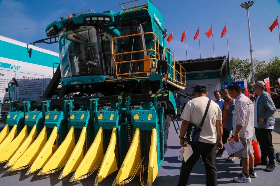 k1体育
亮相2025新疆国际农业机械博览会