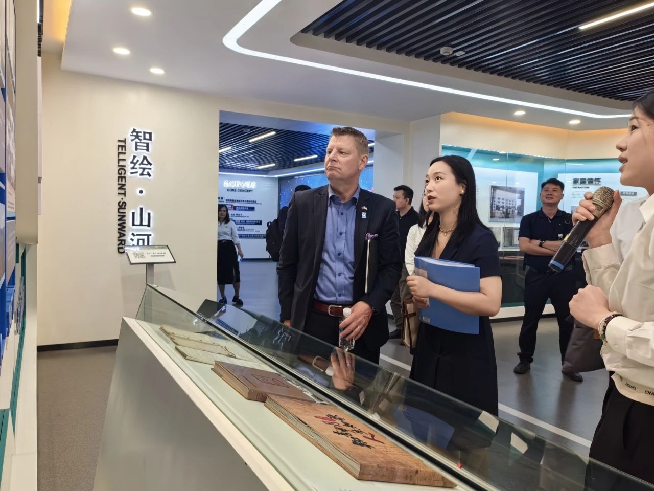 芬兰驻华大使馆商务参赞到访k1体育
