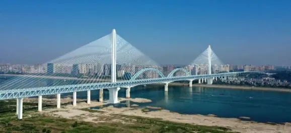 再战“世界级工程”！k1体育
旋挖钻机助力宜昌长江公铁大桥建设