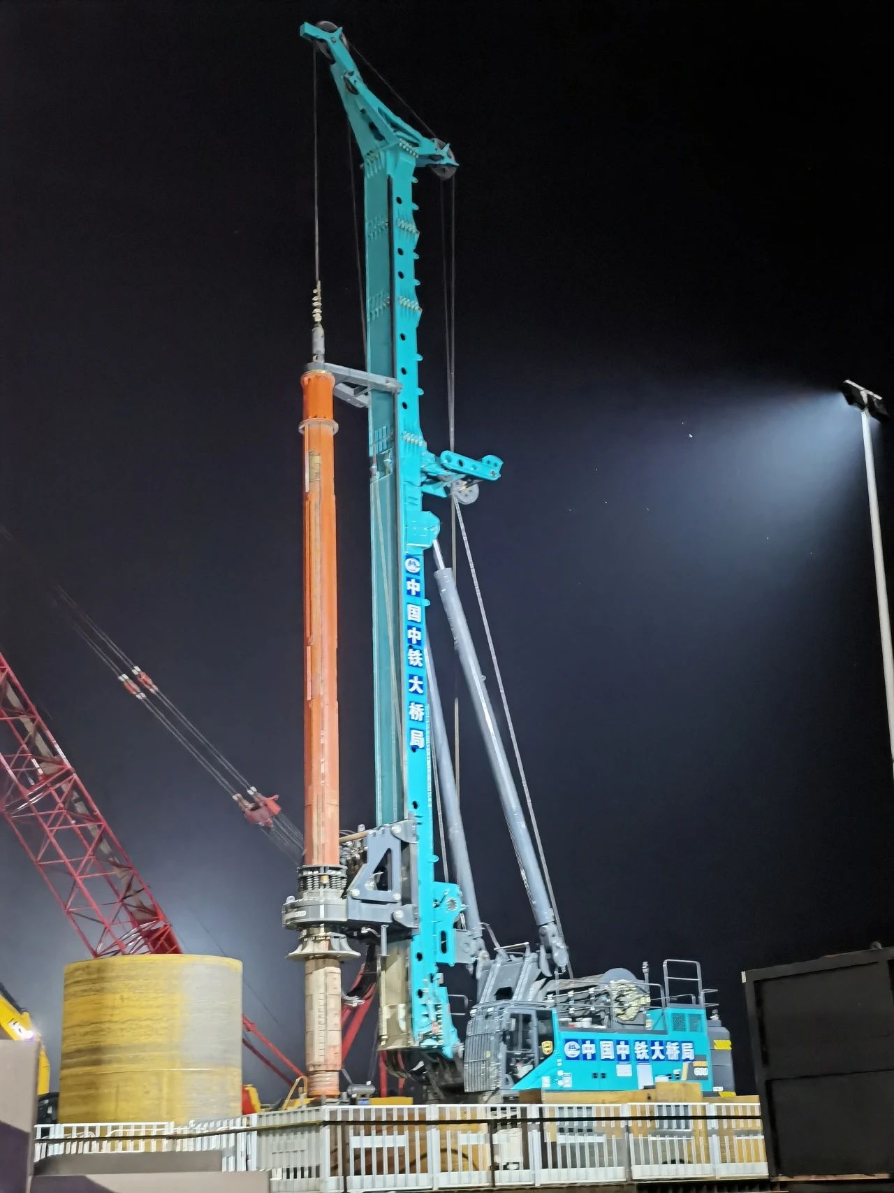 再战“世界级工程”！k1体育
旋挖钻机助力宜昌长江公铁大桥建设