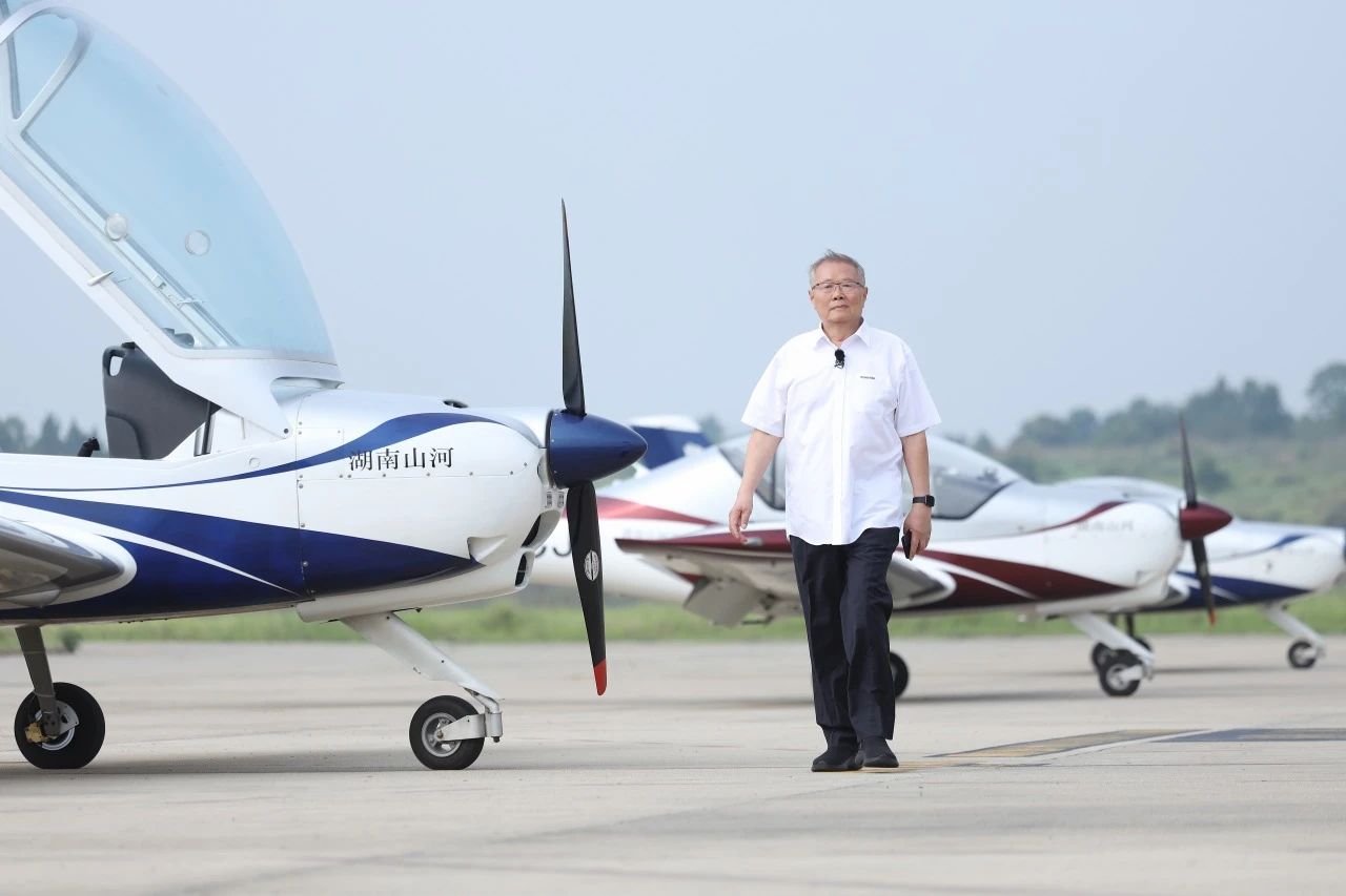 【今晚7:30】湖南卫视《创业有得聊》对话k1体育
&山河星航创始人 何清华:79岁“创业青年”的低空