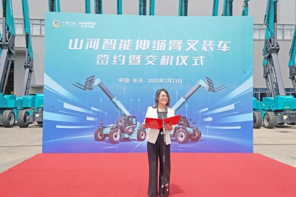 k1体育
伸缩臂叉装车批量交付，即将奔赴新一线