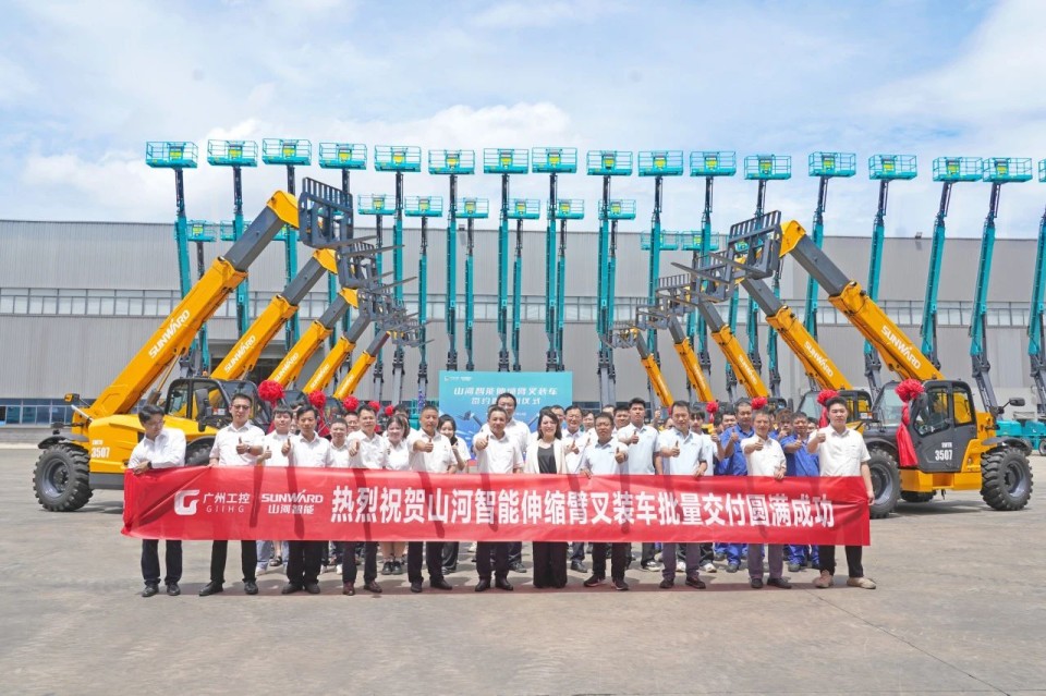 k1体育
伸缩臂叉装车批量交付，即将奔赴新一线