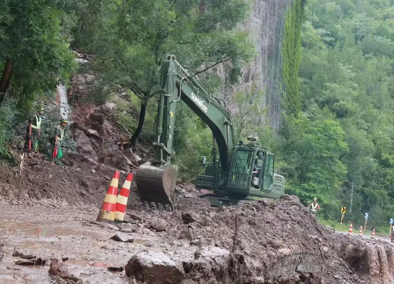 关注!k1体育
应急救援装备助力武警冲锋北京暴雨抢险救灾一线!