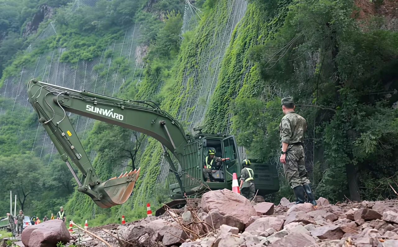 关注!k1体育
应急救援装备助力武警冲锋北京暴雨抢险救灾一线!