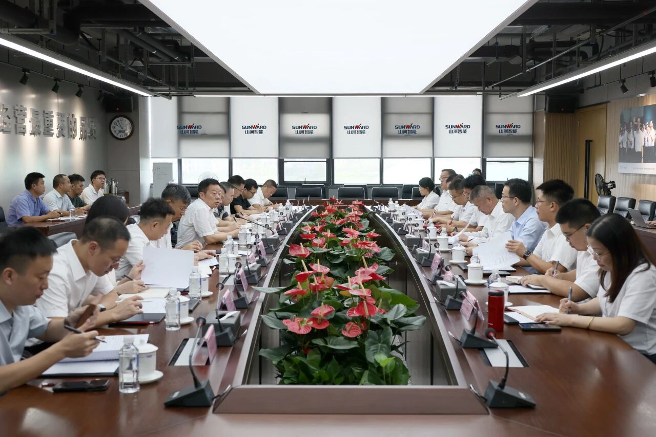 湖南省政协副主席、省工程机械产业链链长何寄华调研k1体育
