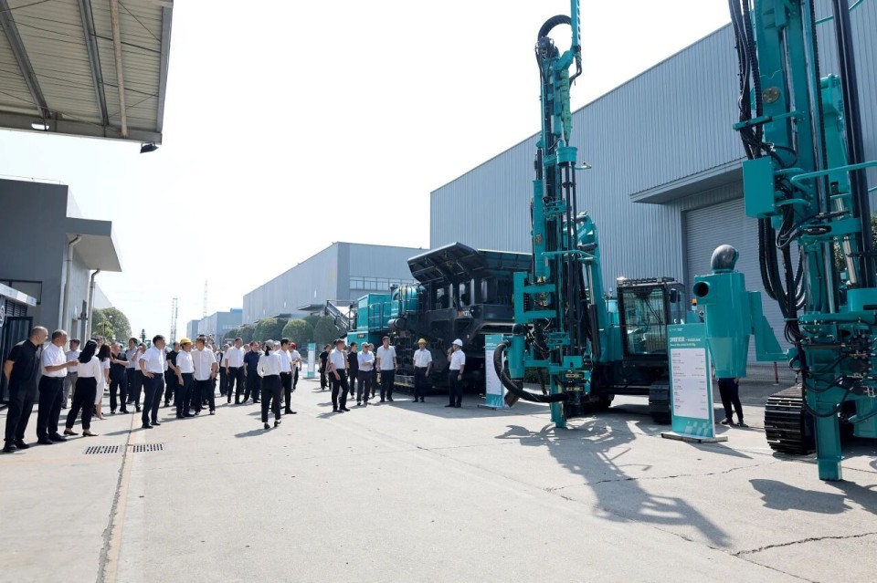 斜井开挖钻护一体化装备成功下线,实现地下工程装备重大突破