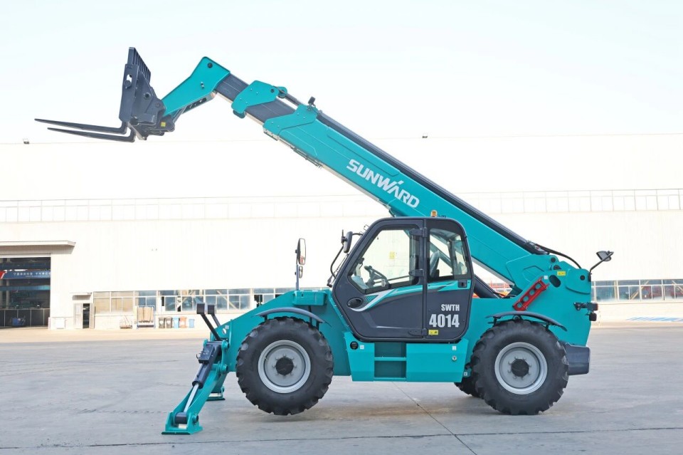 高端机型“双箭齐发”！k1体育
两款伸缩臂叉装车成功下线