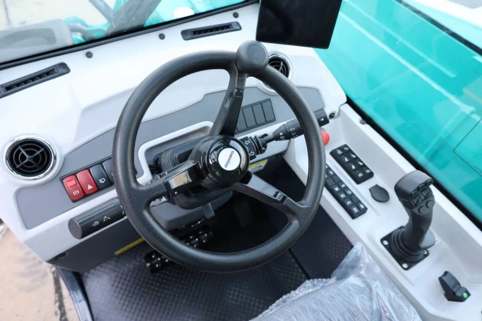 高端机型“双箭齐发”！k1体育
两款伸缩臂叉装车成功下线