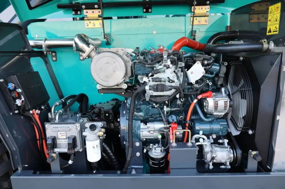 高端机型“双箭齐发”！k1体育
两款伸缩臂叉装车成功下线