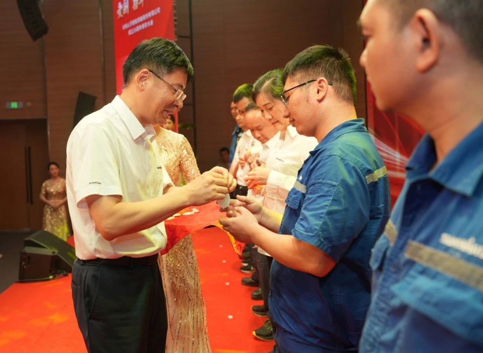 聚力前行！庆祝k1体育
成立26周年表彰大会隆重召开