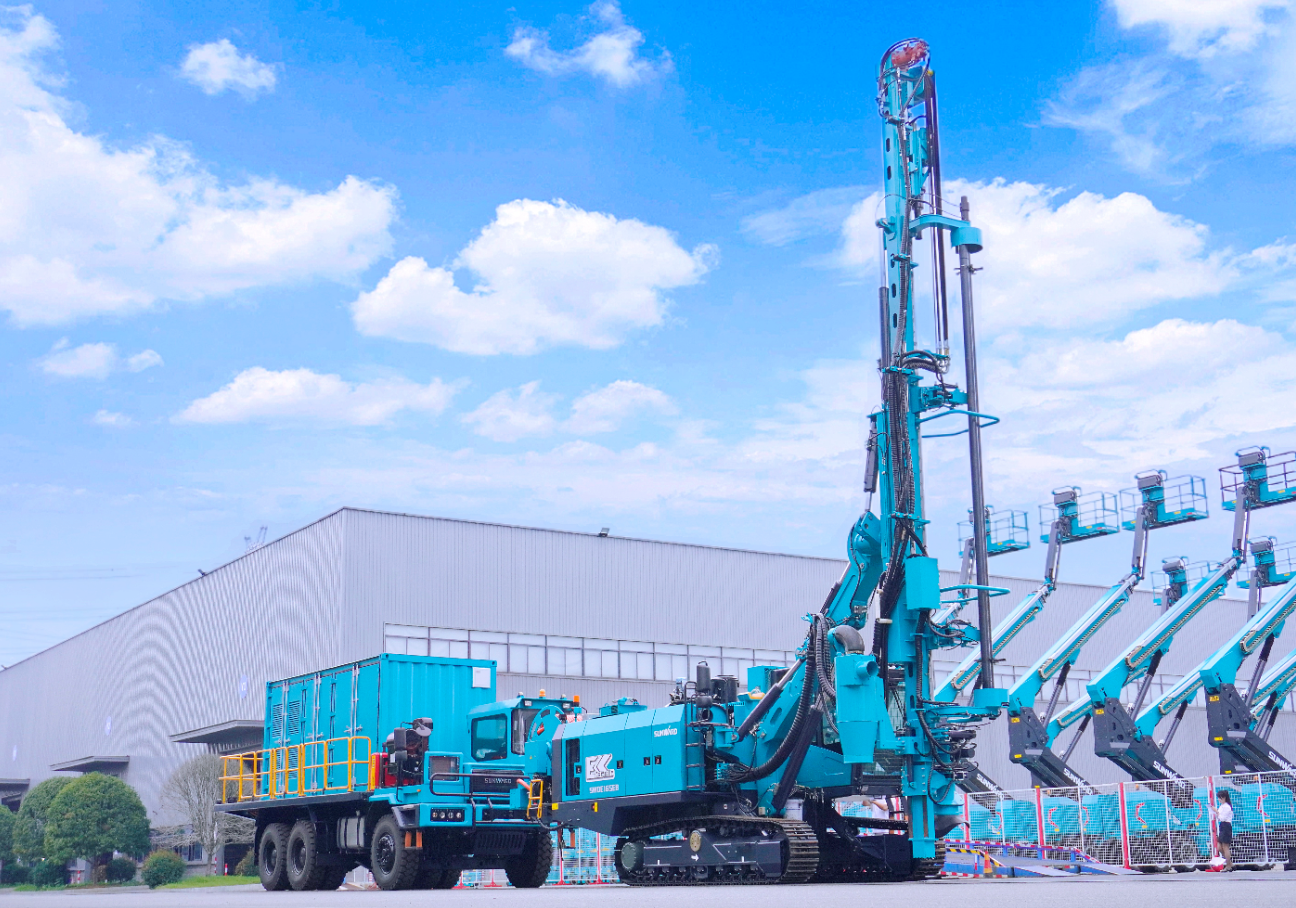 k1体育
SWDE165EB电动潜孔钻机重磅下线,开启绿色钻爆新时代