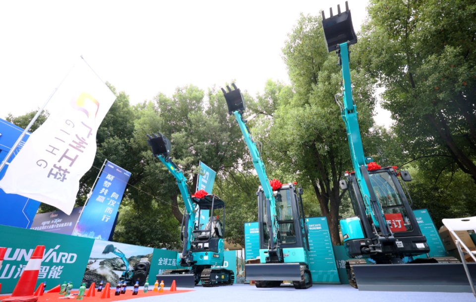 k1体育
微挖“天团”闪耀武汉，引领绿色施工潮流