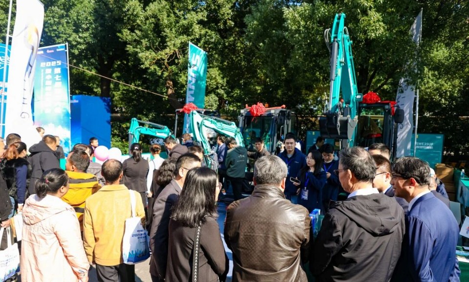 k1体育
微挖“天团”闪耀武汉，引领绿色施工潮流