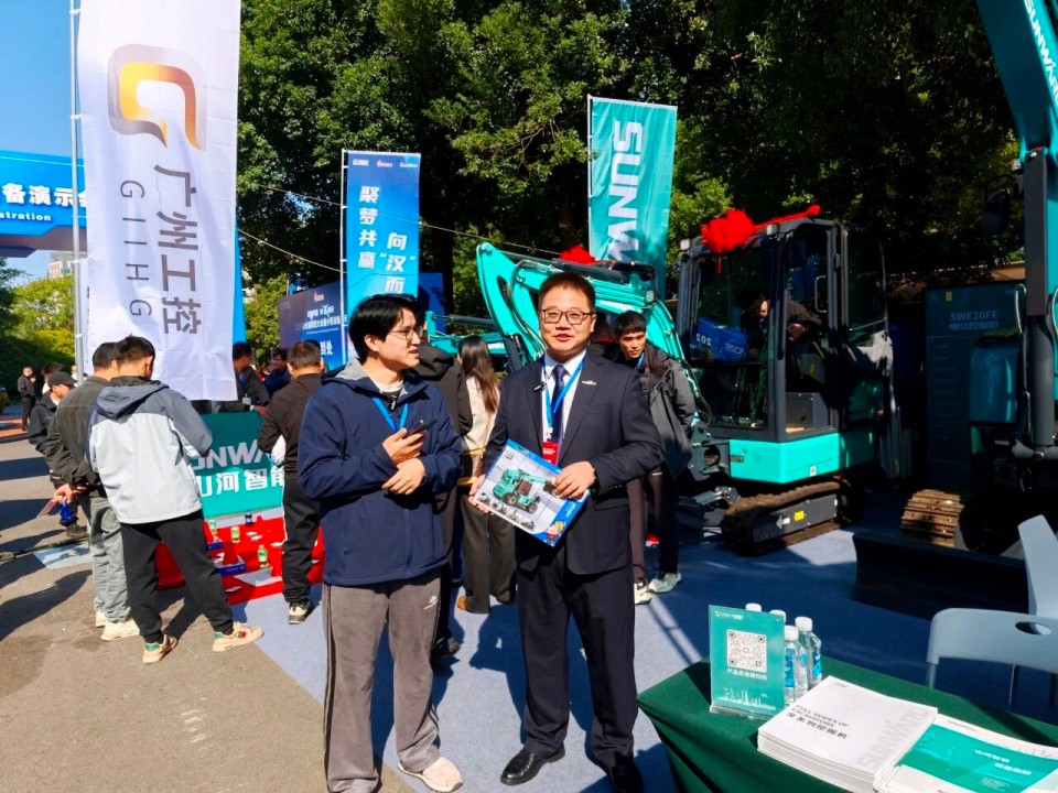 k1体育
微挖“天团”闪耀武汉，引领绿色施工潮流