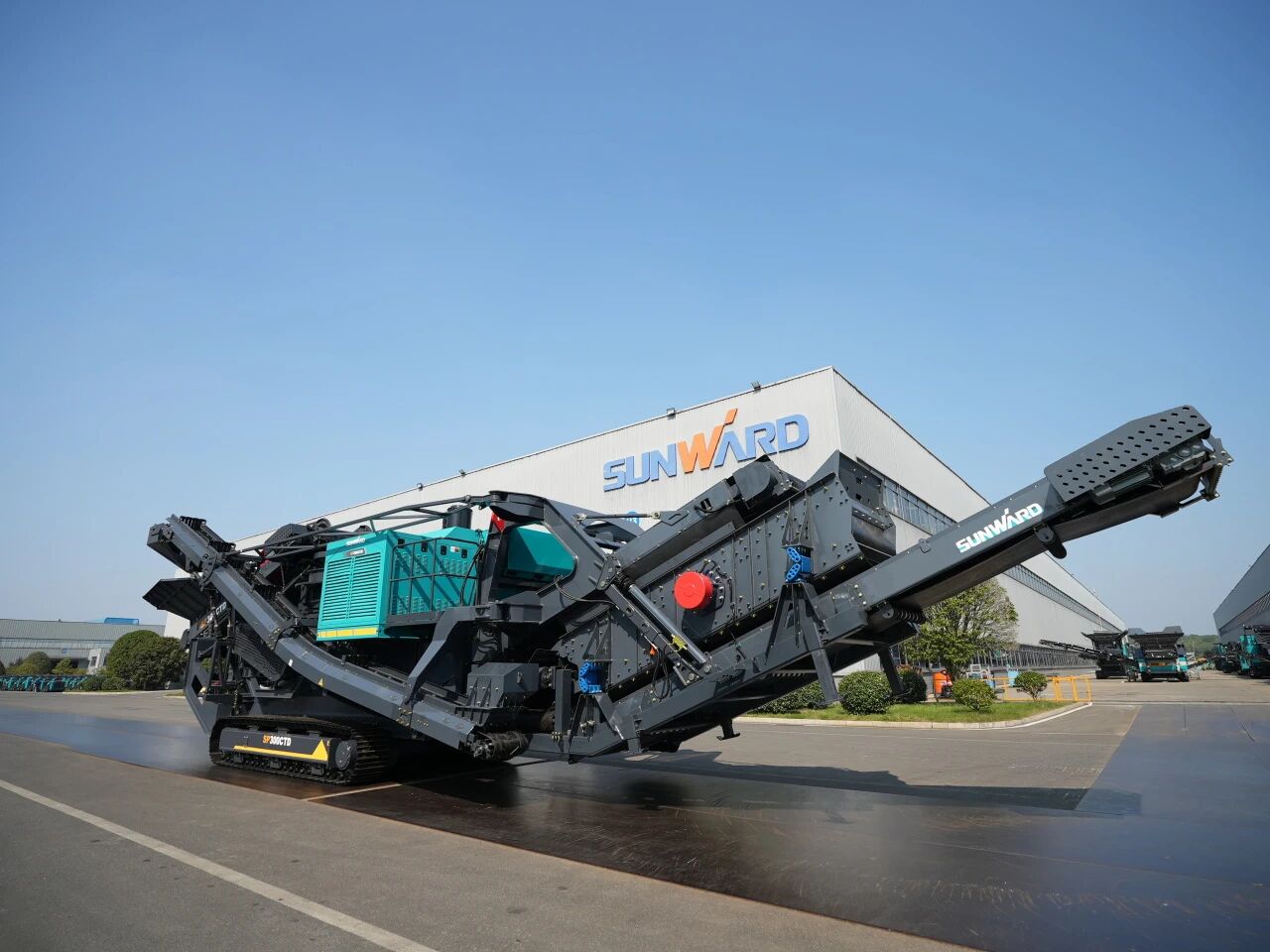 破局国际市场,无惧极寒工况!k1体育
SP300CTD柴电两用圆锥破碎站成功下线