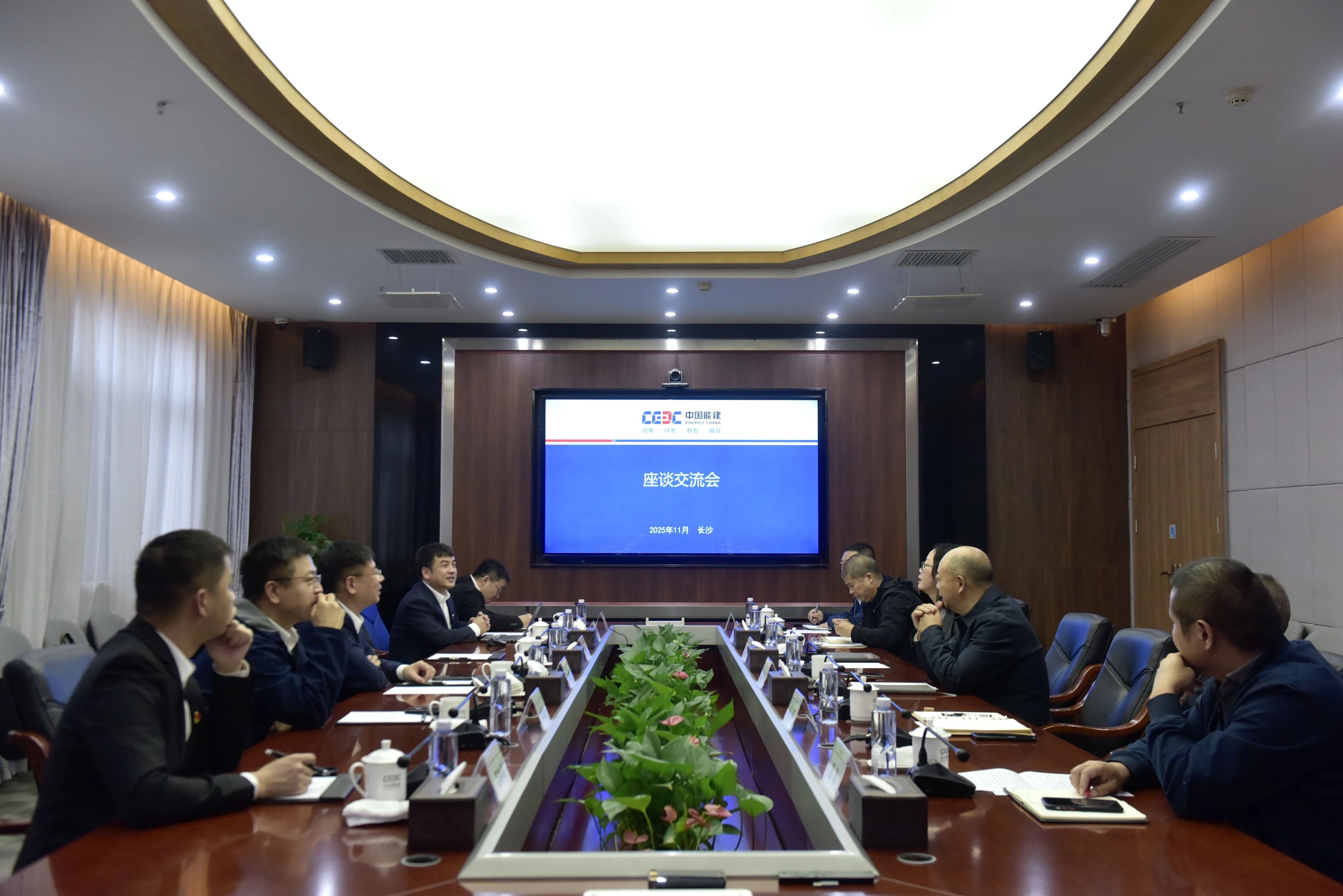 k1体育
与易普力开展座谈交流,谱写互利共赢新篇章