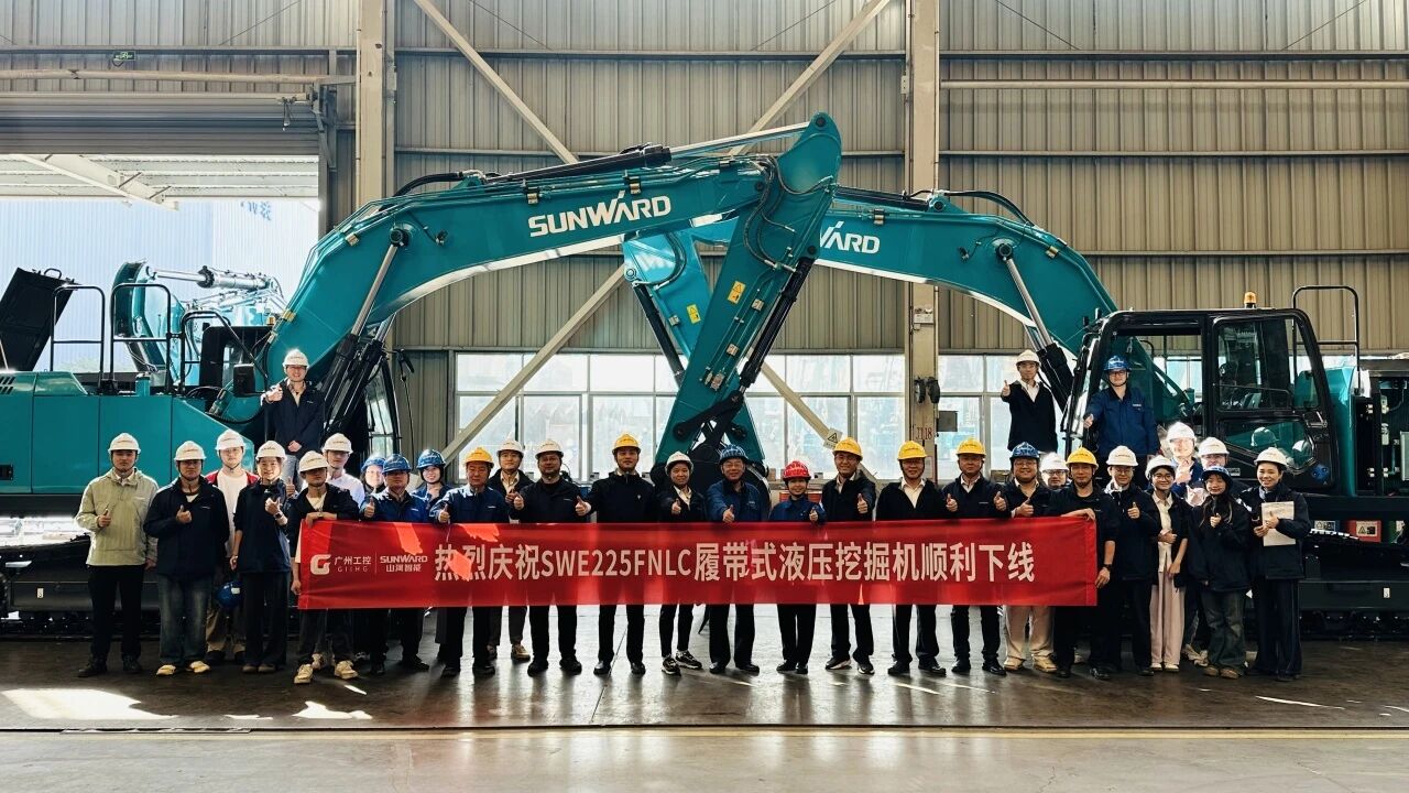 “双子星”闪耀！k1体育
两款履带式液压挖掘机成功下线