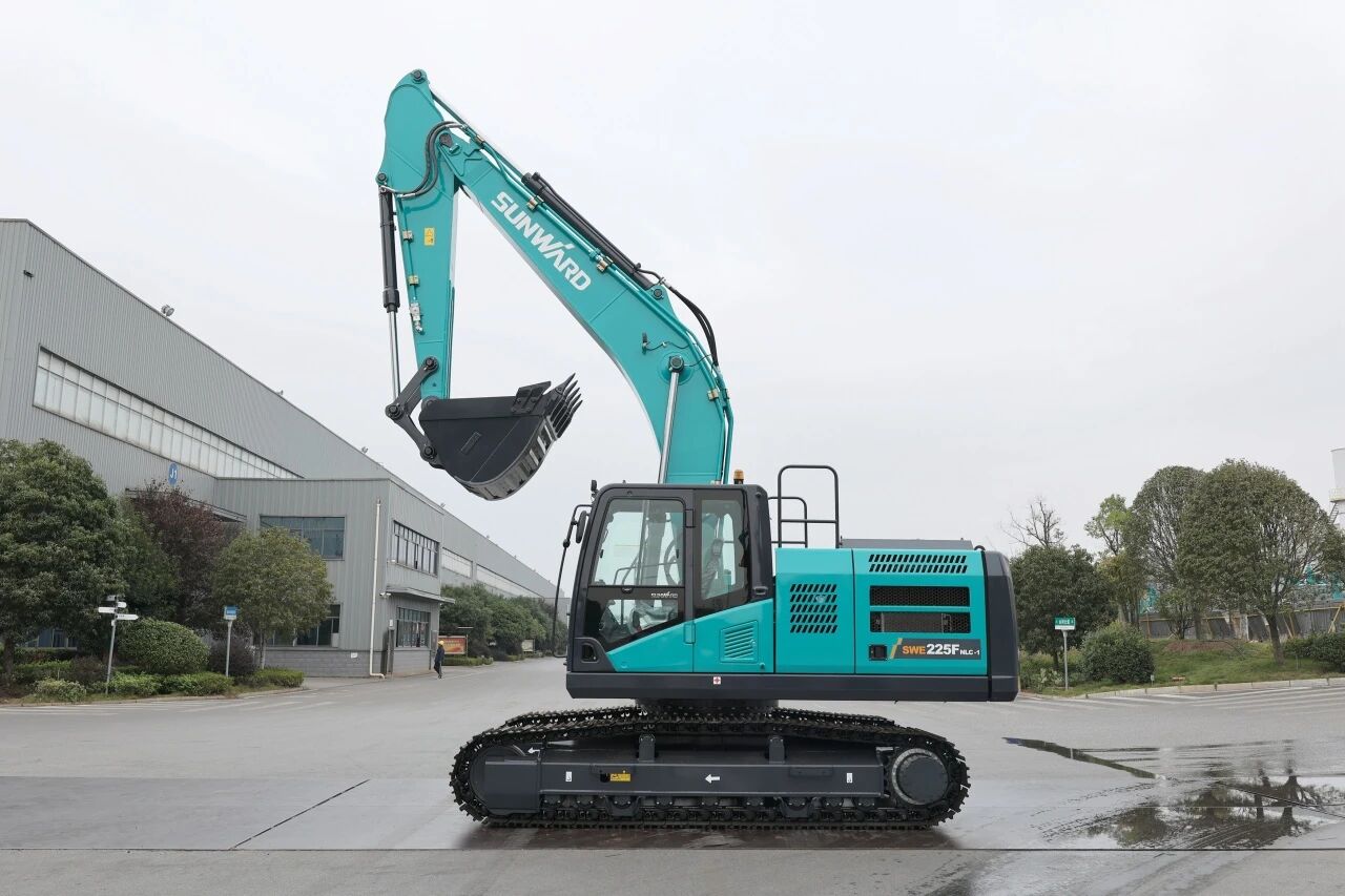 “双子星”闪耀！k1体育
两款履带式液压挖掘机成功下线