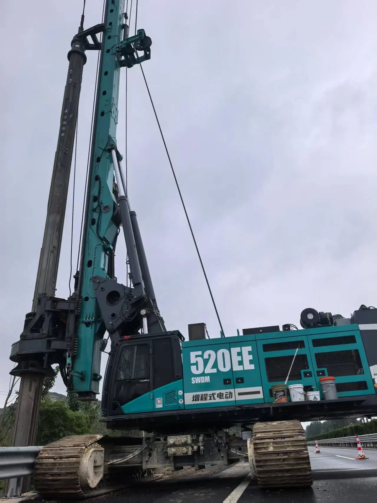 k1体育
增程式电动旋挖钻机助力山东高速建设,绿色施工成效显著