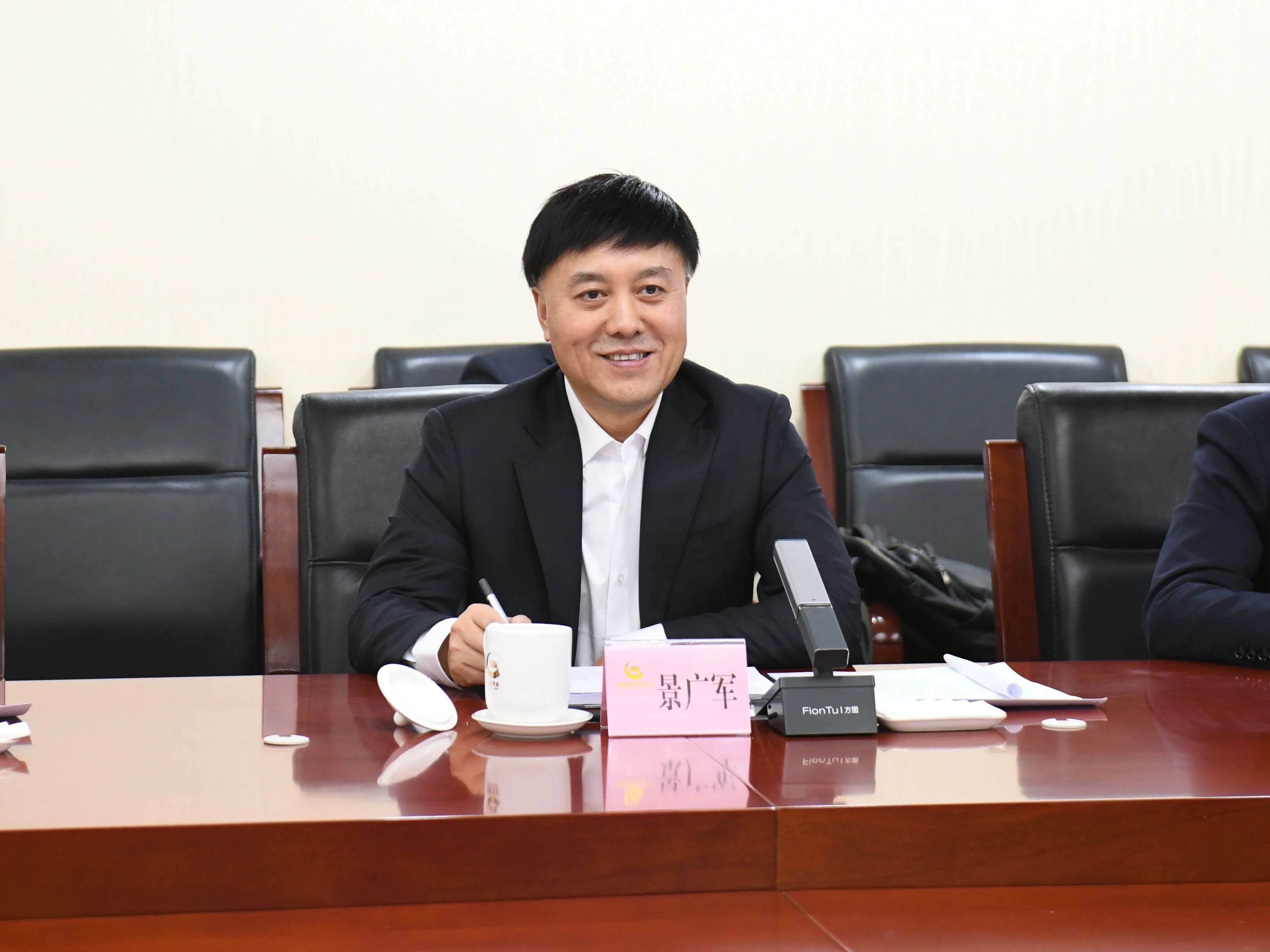 广州工控集团董事长景广军率k1体育
团队到中国黄金集团拜访交流