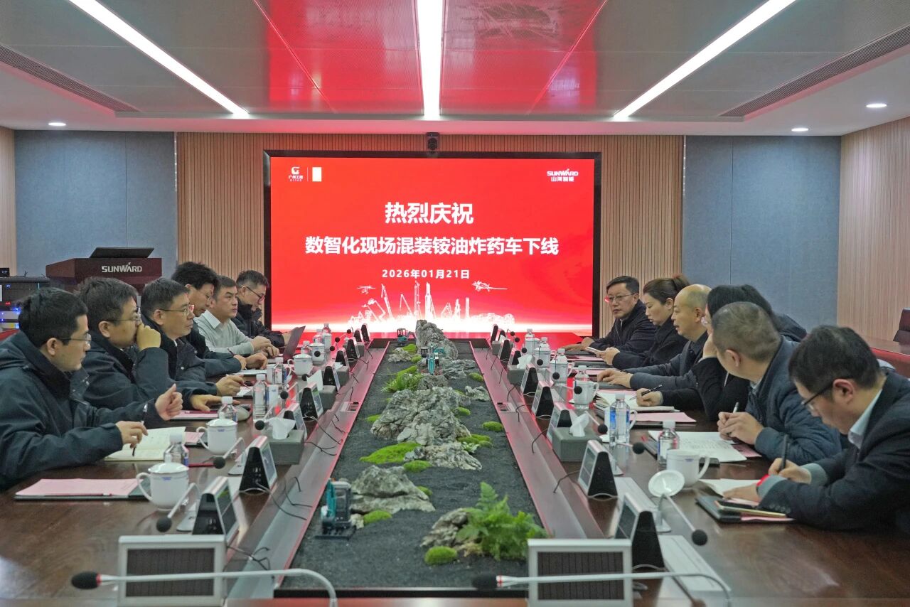 数智化现场混装铵油炸药车下线！k1体育
与易普力携手共筑智能矿山新篇章