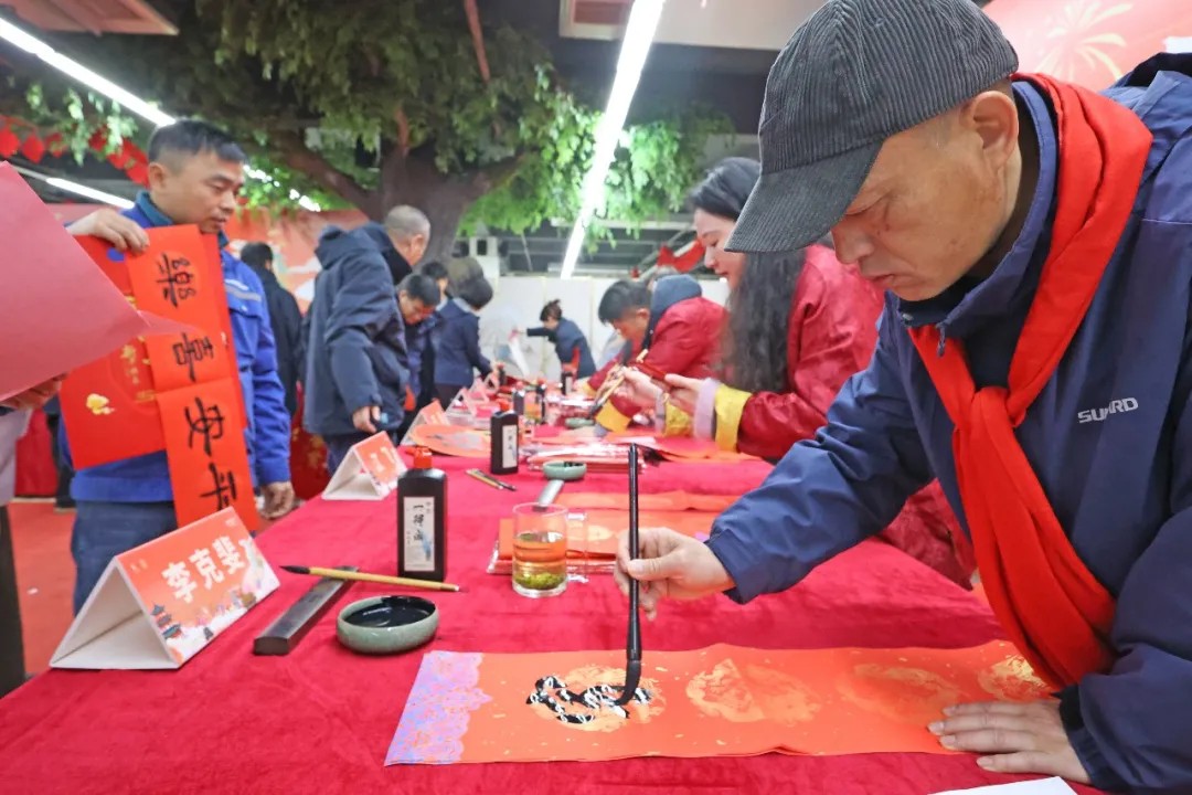 笔墨迎春,祝福暖心!在k1体育
“囤”年味、送温暖、迎新春