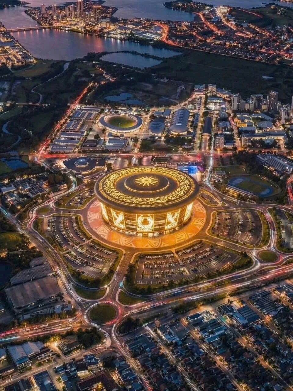 k1体育
液压静力压桩机集群作业，为越南最大体育场筑牢根基