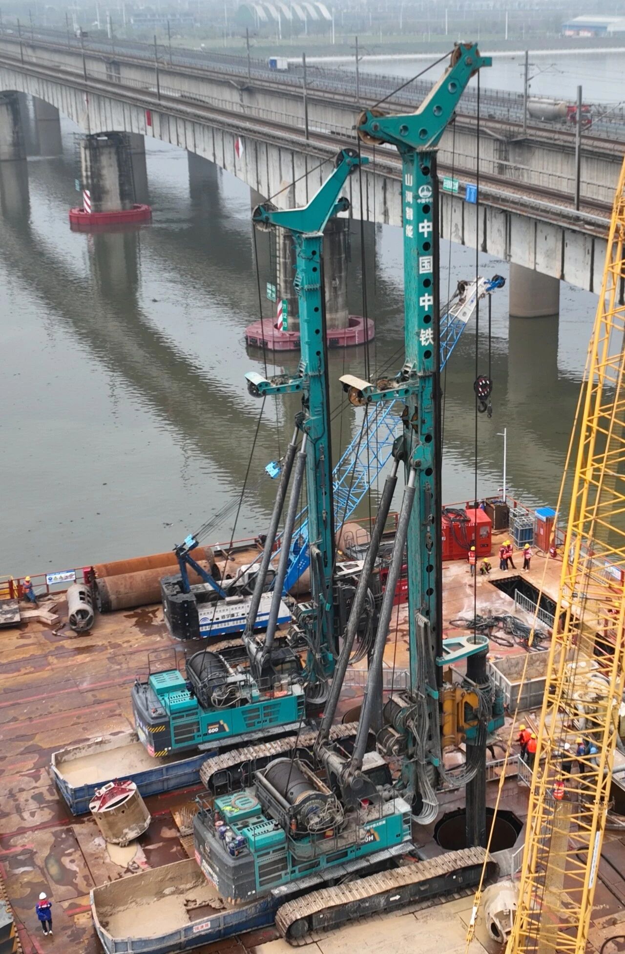 啃下“硬骨头”!k1体育
旋挖钻机助力长沙湘江铁路特大桥主墩桩基工程完美收官