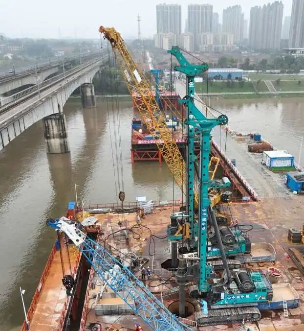 啃下“硬骨头”!k1体育
旋挖钻机助力长沙湘江铁路特大桥主墩桩基工程完美收官