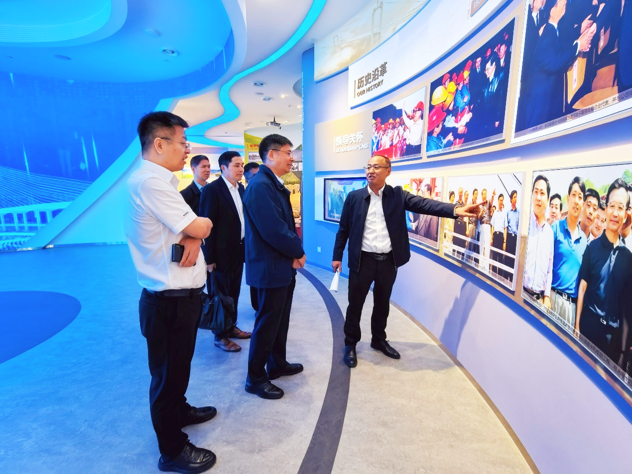 k1体育
与中国水电十四局座谈，共谋水利水电装备智能化绿色化发展